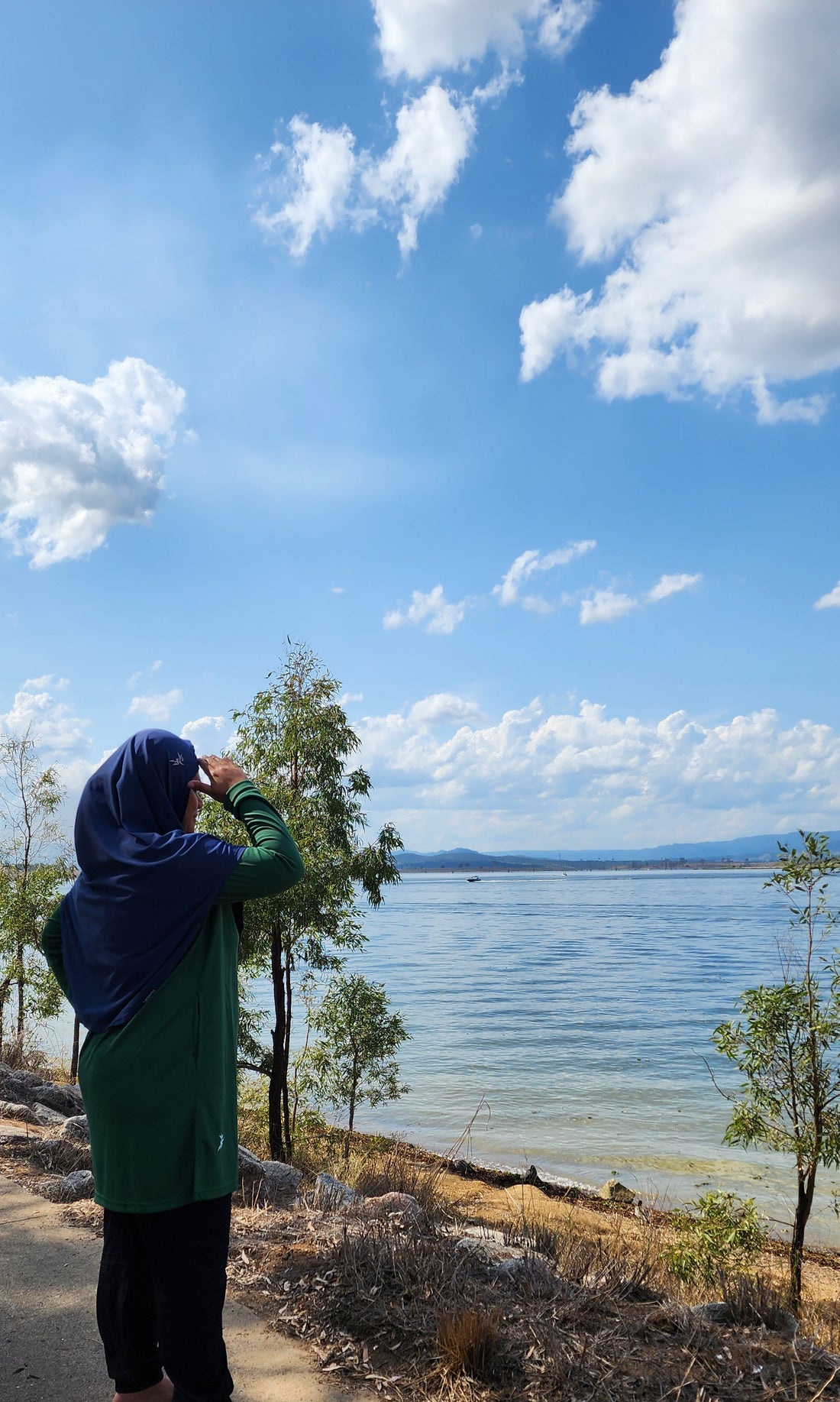 Fateema founder wearing green modesT-Shirt with blue grey Duo V2 sports hijab